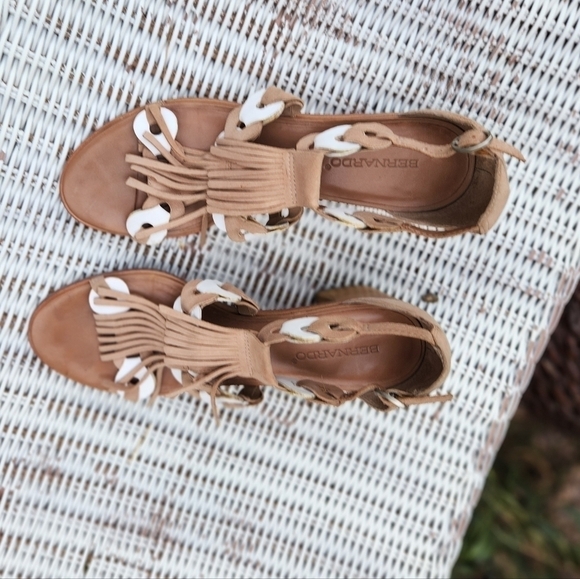 Bernardo tassel block heel‎ sandals - Picture 3 of 12